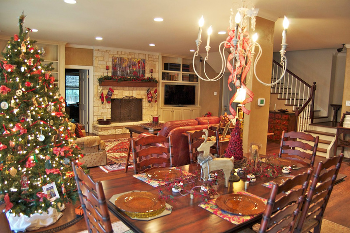 In Les Melcher's home — palette knife painting by Jennifer Vranes